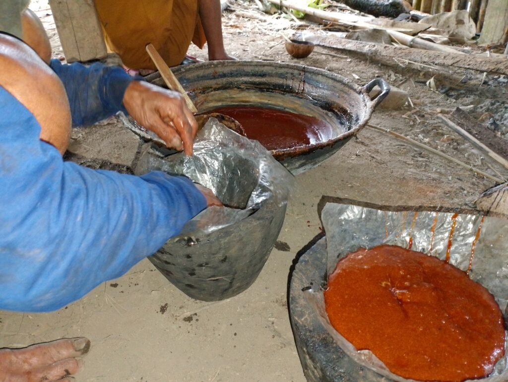Proses pengolahan gula aren di Desa Manuju, Gowa/Nur Alamsyah, Muhammad Edi, Hasrullah/Bollo.id