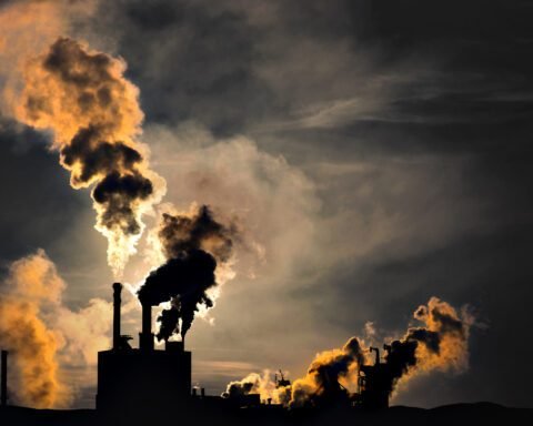 Ilustrasi polusi udara/Foto: environmentaldefence.ca