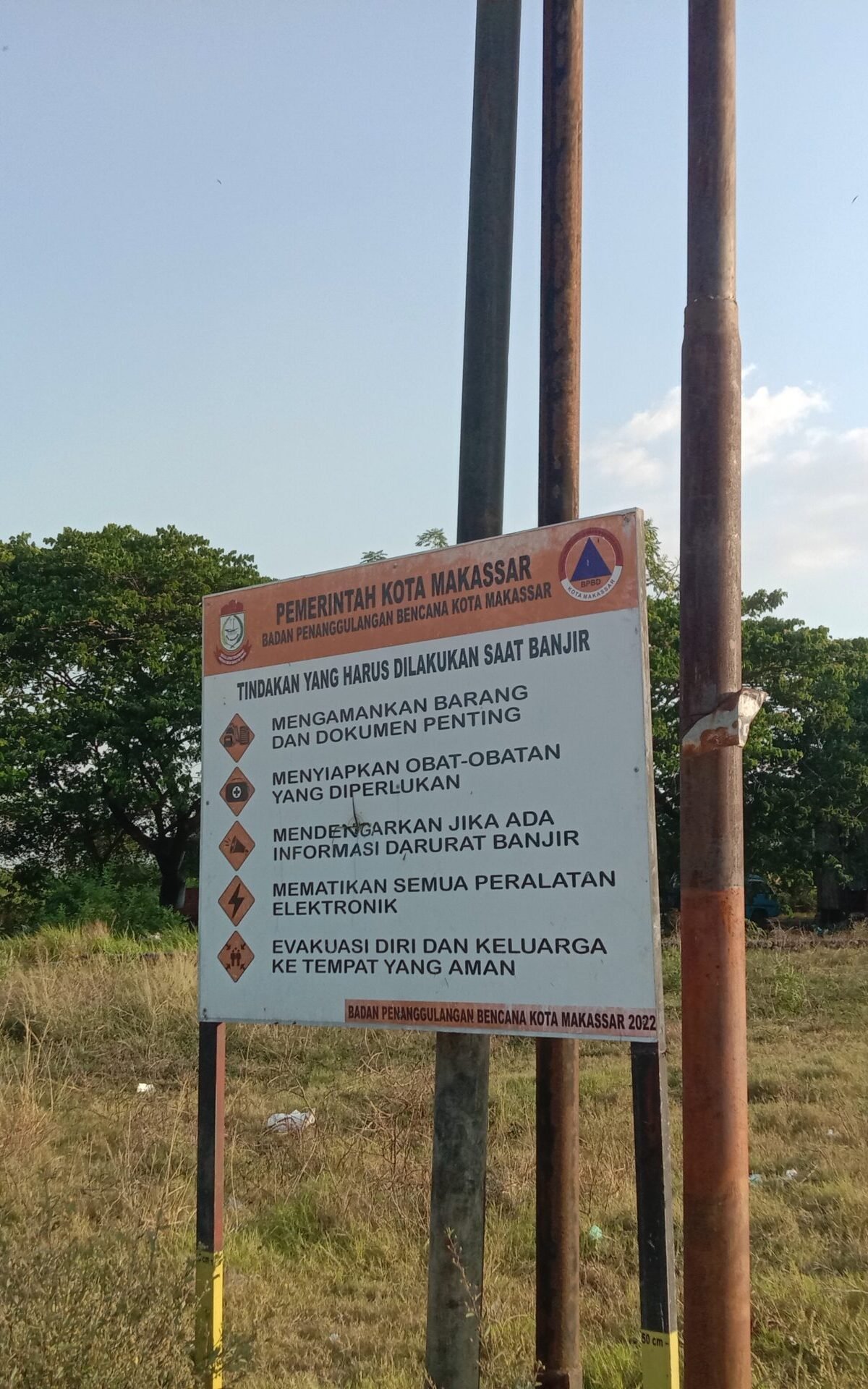 Papan informasi banjir di Blok X Perumnas Antang/A. Nur Ismi/Bollo.id