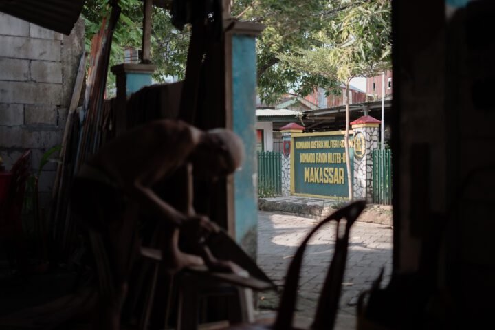 Rumah Anastasia Noeng berhadapan langsung dengan Koramil. Makassar, 18 Mei 2025/ Foto: Aziziah Diah Aprilya