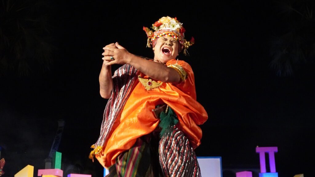 Pertunjukan Bissu dalam MIWF 2025 di Benteng Rotterdam Makassar/Foto: Ahmad Zulfiqar