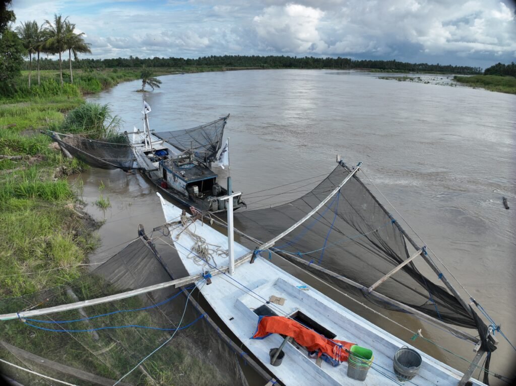 Potret muara Sungai Saddang di Kabupaten Pinrang jadi objek penambangan pasir untuk IKN/Foto: KPA Sulsel