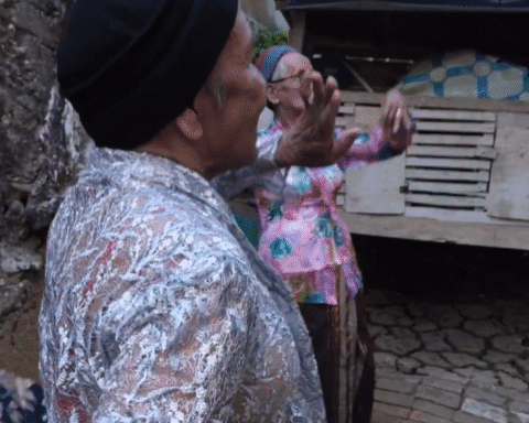 Tangkapan layar Pajoge Angkong dalam trailer film Calabai Akan Terus Menari/YT KWRSS