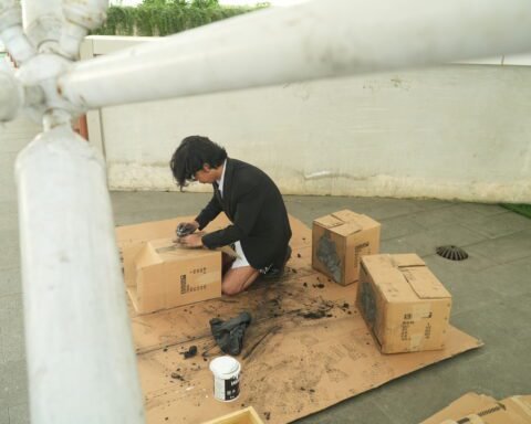 Seri Performance Proyek Kota dalam Teater "Kumuh yang Melintas-lintas" oleh Fathur Rahman