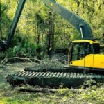 Ilustrasi ekskavator beraktivitas di hutan/Foto: wetlandequipment.com