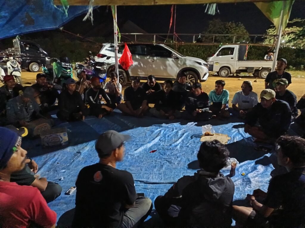Demonstrasi SBIPE merespons perampasan hak buruh oleh PT Huadi/Foto: SBIPE Bantaeng