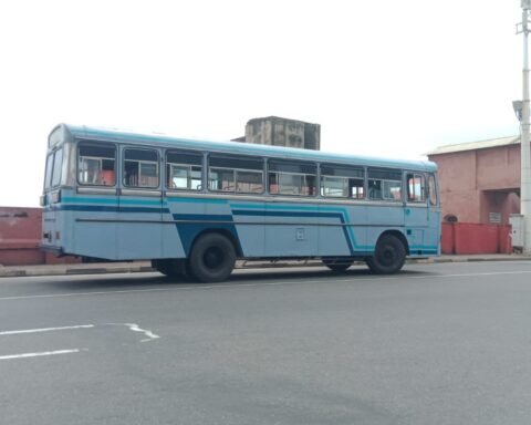 Potret bus tua di tengah Kota Kolombo, Ibu Kota Sri Lanka/Foto: Muhammad Taufiqurrahman/Bollo.id