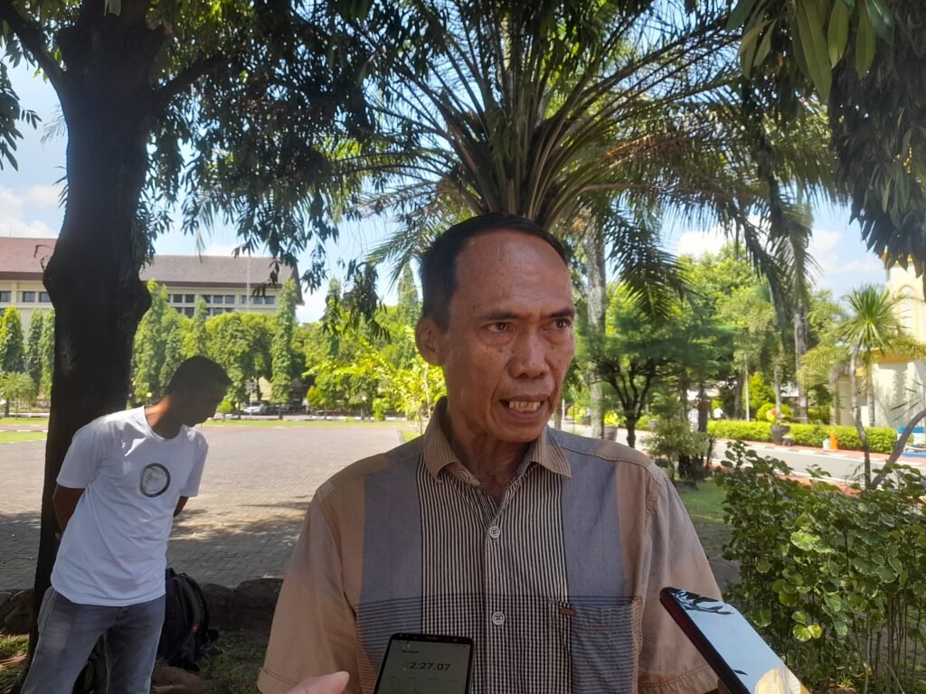 Ambo Unga, salah satu petani yang melapor di Mapolda Sulsel/Foto: PPSS