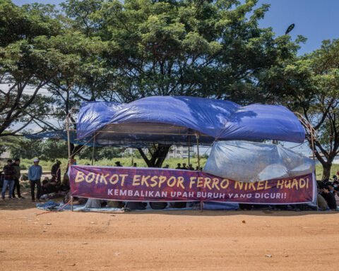 Demonstrasi SBIPE merespons perampasan hak buruh oleh PT Huadi/Foto: SBIPE Bantaeng