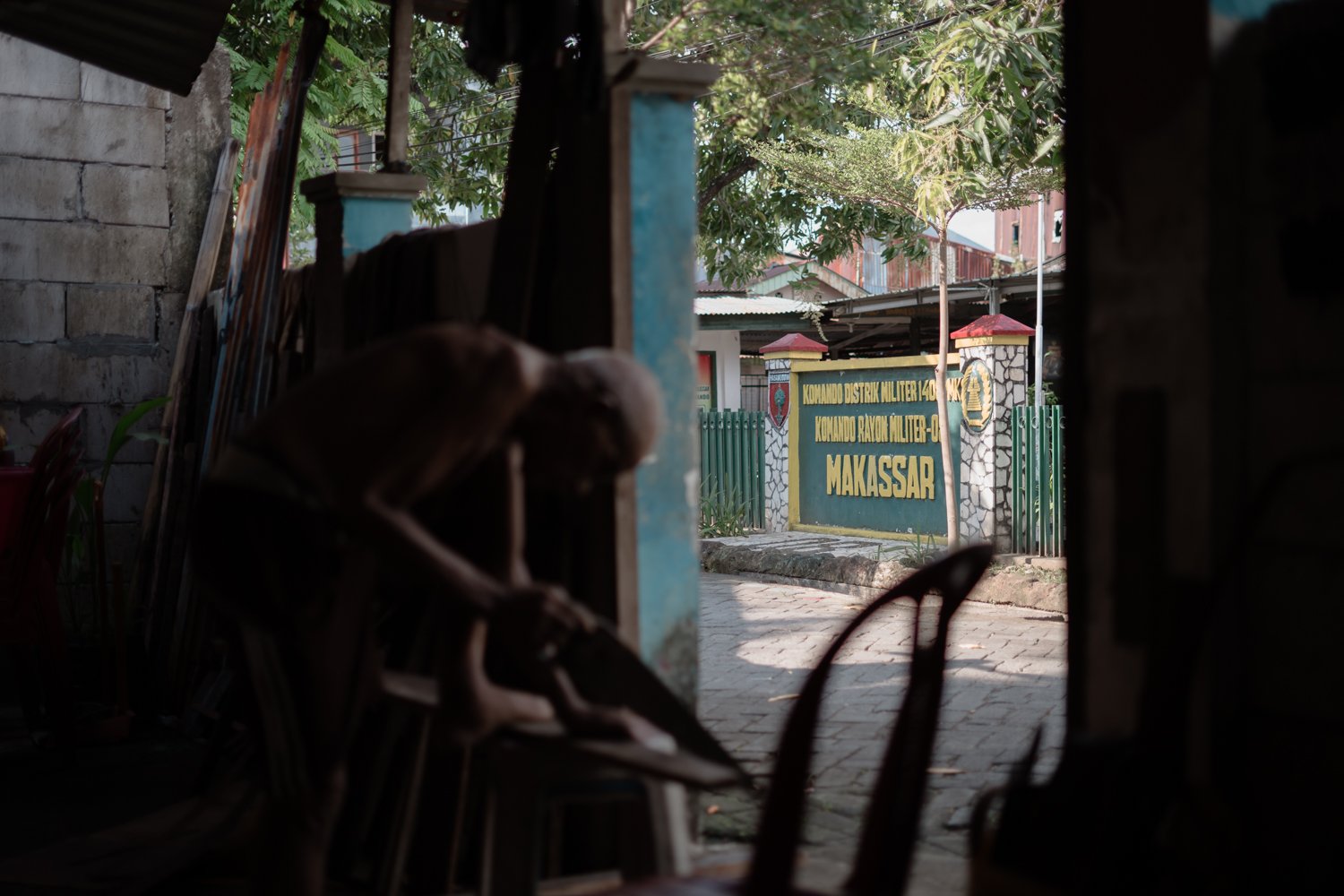 Rumah Anastasia Noeng berhadapan langsung dengan Koramil/Aziziah Diah Aprilya untuk Bollo.id
