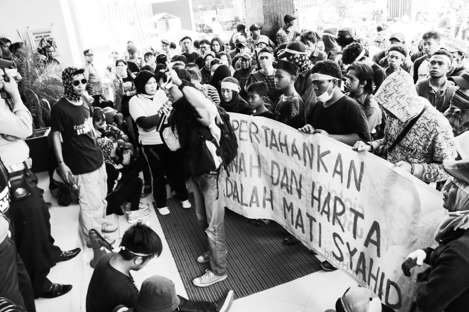Salah satu aksi protes warga Bara-baraya/Dok: Aliansi Bara-baraya Bersatu