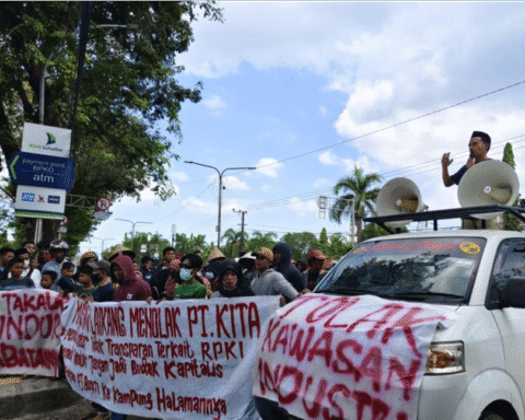 Warga menolak pembangunan KITA/Sumber Foto: TII-Laporan Suara Warga atas Pembangunan Kawasan Industri Takalar