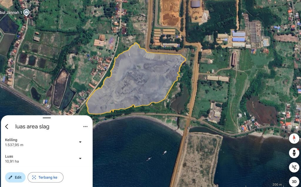 Luas area slag di HBIP, dihitung menggunakan citra satelit. Luasnya sudah jauh melampaui yang tertuang dalam ANDAL/Tangkapan layar Google Earth.