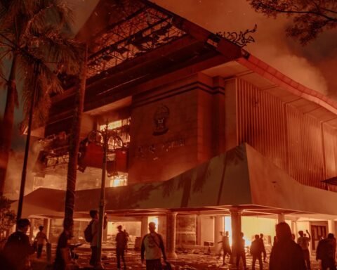 Gedung DPRD Sulsel di Jalan Urip Sumoharjo, terbakar dalam demonstrasi 29 Agustus 2025/Foto: Iqbal Lubis/Bollo.id