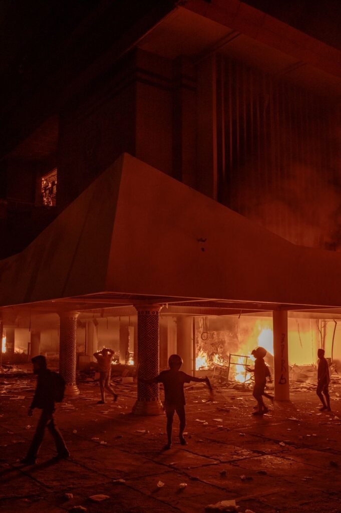 Gedung DPRD Sulsel di Jalan Urip Sumoharjo, terbakar dalam demonstrasi 29 Agustus 2025/Foto: Iqbal Lubis/Bollo.id