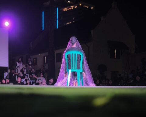 Pertunjukan ini tentang doa. Seperti doa, ada harapan, ada pertanyaan, dan ada pencarian jawaban/Foto: Ridwan-Fermentasi Radiasi