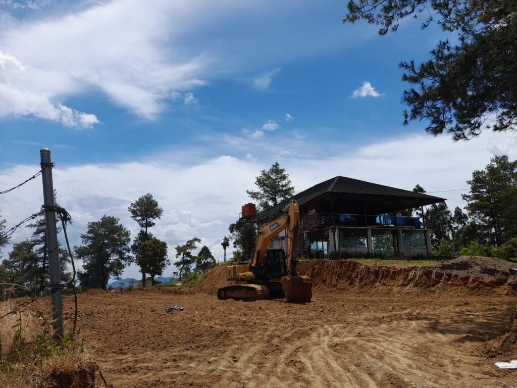Ekskavator di dekat tugu Batulapisi Dalam/Foto: Andi Audia Faiza Nazli Irfan/Bollo.id
