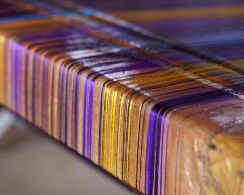 Proses tenun sutra, perempuan di Desa Sempange, Kecamatan Tanasitolo, Kabupaten Wajo/Foto: Dwiki Luckianto Septiawan