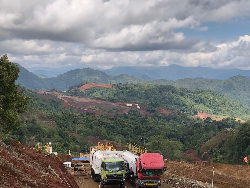 Potret aktivitas alat berat perusahaan Masmindo di kawasan pegunungan Latimojong, Kabupaten Luwu/Foto: Istimewa