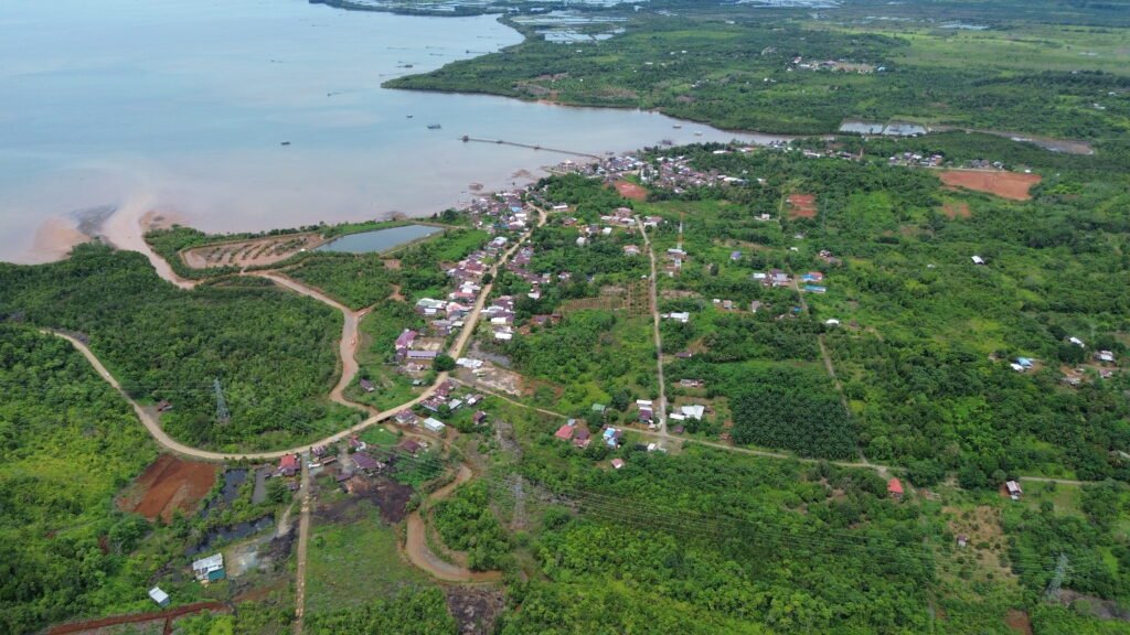 Sungai Laoli dan aliran yang langsung ke laut pada Desember 2025. Foto: Andini/Bollo.id