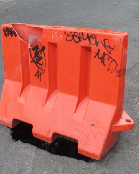 Jalan berlubang di Kota Makassar/Foto: Andi Audia Faiza Nazli Irfan