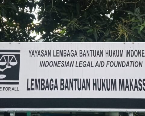 Papan nama Kantor Lembaga Bantuan Hukum (LBH) Makassar/LBH Makassar