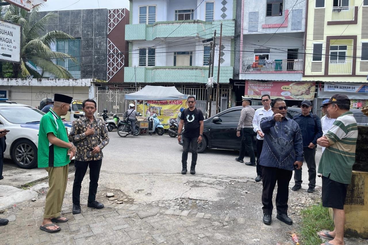 Komisioner Kompolnas, Mohammad Choirul Anam saat berkunjung ke lokasi kejadian/Foto: istimewa