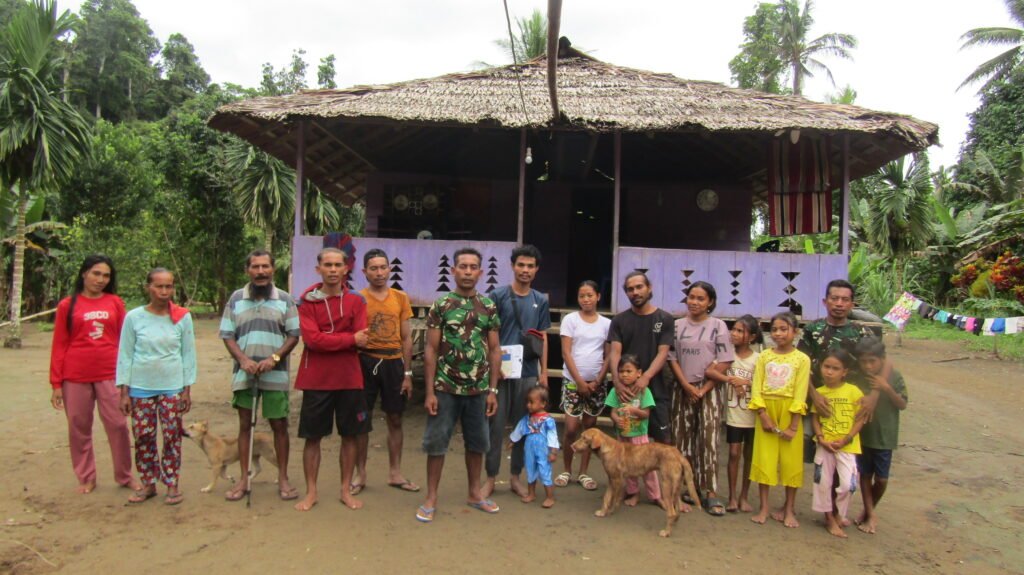 Penduduk Suku Sawai di pedalaman Kampung Kulo, Halmahera Tengah, 11 November 2025. Foto: Djul Fikram (Fiki) untuk Bollo.id.