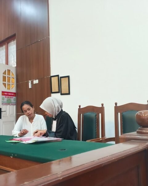 Suasana persidangan Rosaliani B. Weluk dalam perkara dugaan penggelapan di Pengadilan Negeri Makassar, Jumat, 10 April 2026.