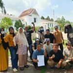 Warga Desa Harapan, Luwu Timur, menolak pelepasan lahan bagi pembangunan PT Indonesia Huali Industry Park. Foto: LBH Makassar