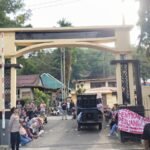 Warga Baba, Kecamatan Cendana, Enrekang saat berdemonstrasi di Polres Enrekang/Foto: LBH Makassar-KOBAR Enrekang