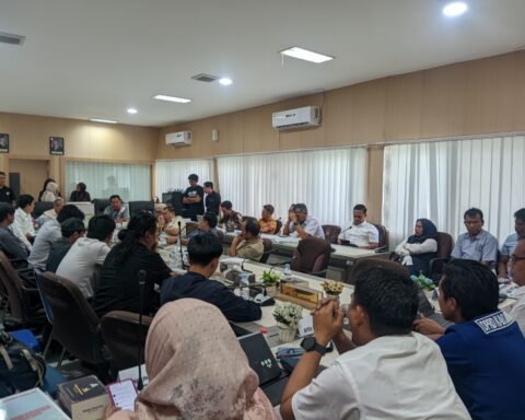 RDP Aliansi Masyarakat Lingkar Tambang Rakyat Enrekang Tolak Tambang Emas di kantor DPRD Sulsel/Foto: LBH Makassar
