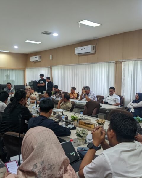 RDP Aliansi Masyarakat Lingkar Tambang Rakyat Enrekang Tolak Tambang Emas di kantor DPRD Sulsel/Foto: LBH Makassar