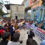 Warga Tamalanrea saat berdemonstrasi menolak rencana pembangunan PLTSa di wilayah mereka/Foto: WALHI Sulsel